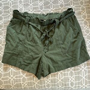 Terra & Sky elastic waist with tie and pockets olive shorts size 0X